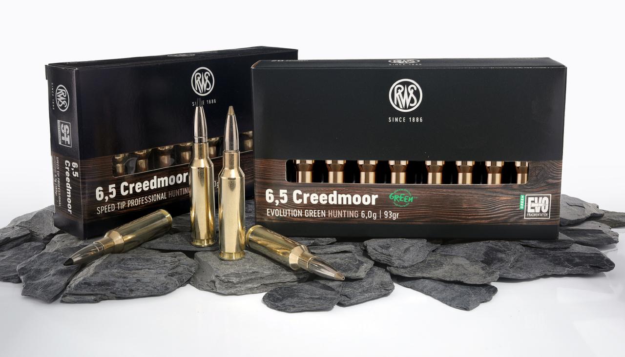 Presentation of a rifle cartridge and its packaging in the caliber RWS 6,5 Creedmoor EVOLUTION GREEN 